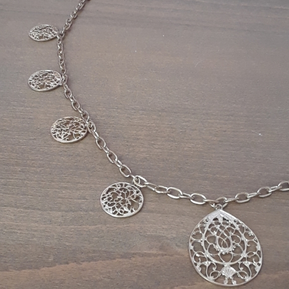 Gold tone filigree necklace. - Picture 4 of 5